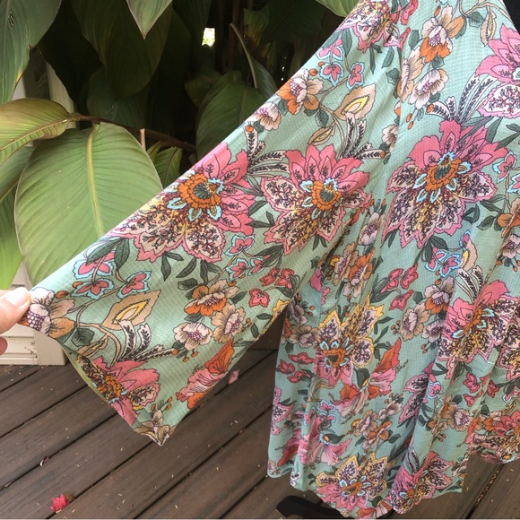 ๐ธ๐ฑ Haute Hippie Floral Topper NWOT ๐ฑ๐ธ - Picture 5 of 9